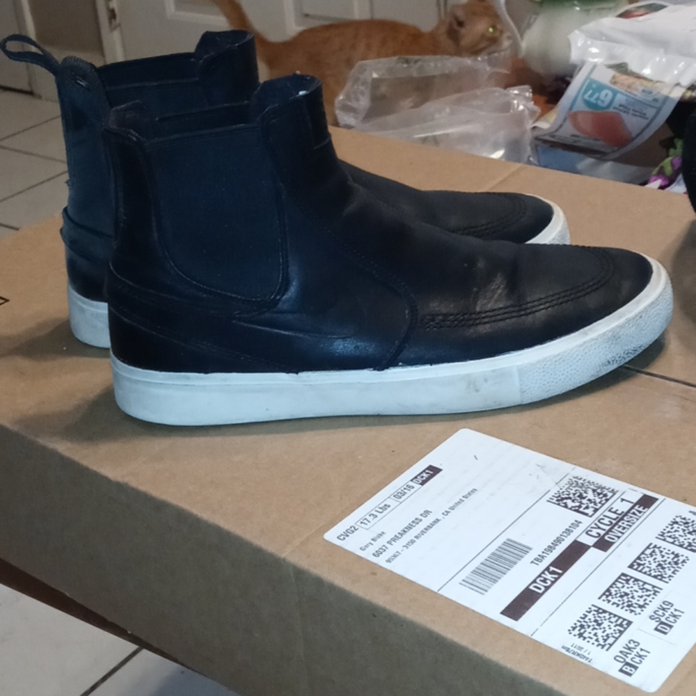 Limited rare nike sb janoski leather mid top slips